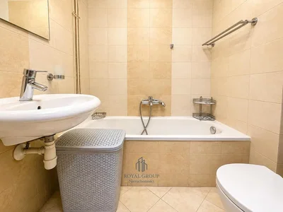 Salle de bain; carrelage, rénové, lumière naturelle