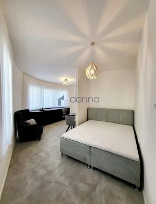 Bedroom; natural light, modern style