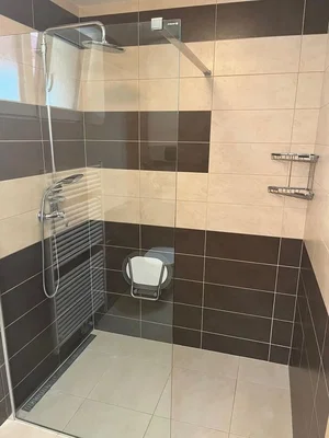 Badezimmer; fliesenboden, renoviert, tageslicht