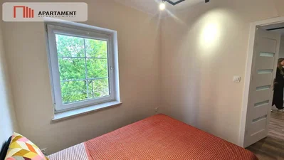 Schlafzimmer; tageslicht, holzboden