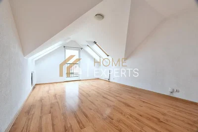 Kinderzimmer; holzboden, tageslicht