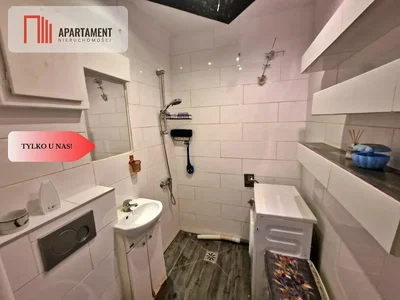 Banyo; fayans zemin, tadilatlı, doğal ışık