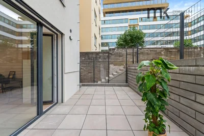 Terrasse; fliesenboden, blick, tageslicht