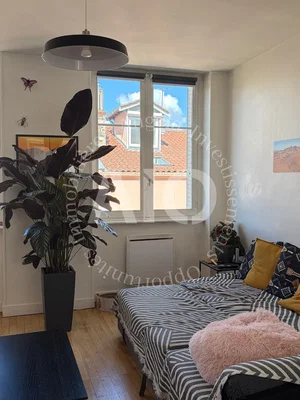 Slaapkamer; natuurlijk licht, houten vloer