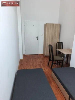 Spavaća soba; drveni pod, prirodna svjetlost