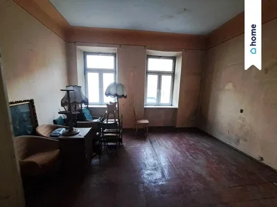 Dnevni boravak; potrebna renovacija, tmračna unutrašnjost