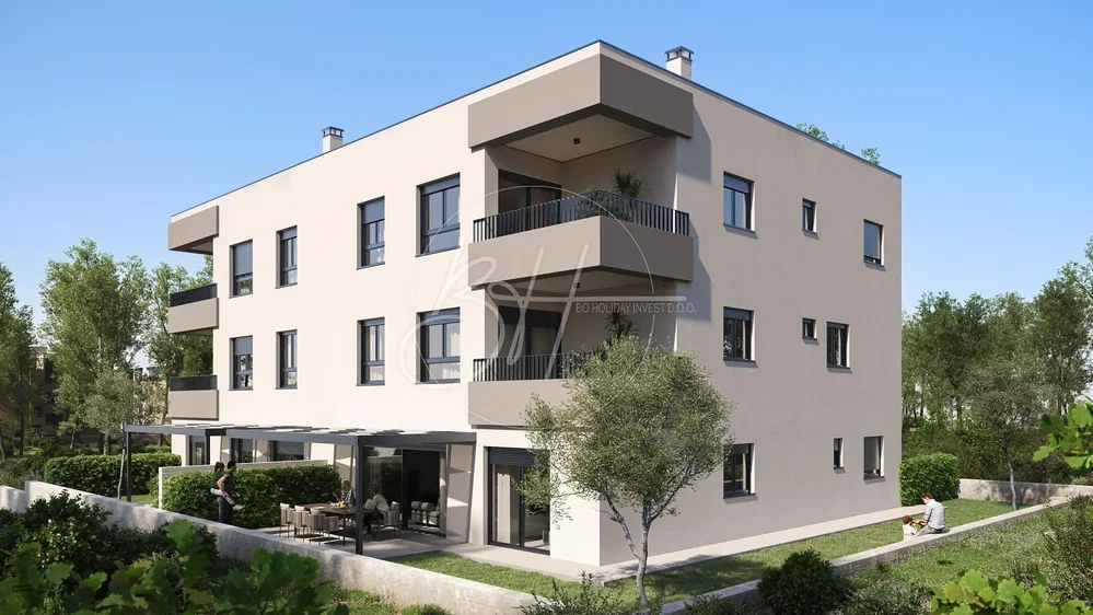 Maison et environs; vue, lumière naturelle