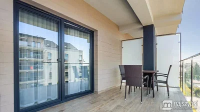 Balkon; blick, holzboden, tageslicht