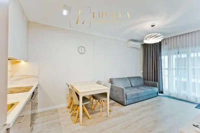 Wohnzimmer; küchengeräte, tageslicht, moderner stil, holzboden