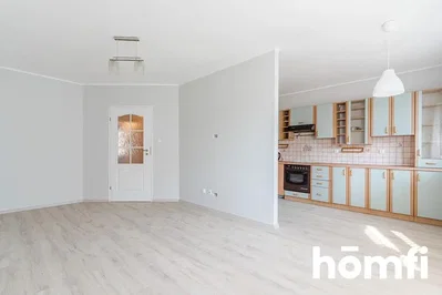 Wohnzimmer; tageslicht, holzboden, küchengeräte