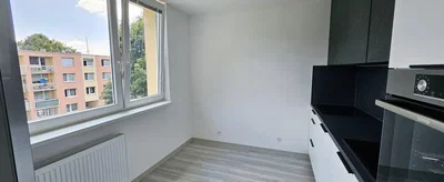Kuchnia; sprzęt kuchenny, światło dzienne, widok