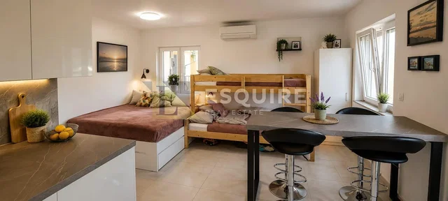Yatak odası; doğal ışık, modern stil, mutfak aletleri