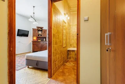 Chambre; lumière naturelle, parquet