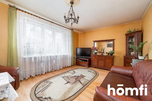 Salon; podłoga drewniana, światło dzienne