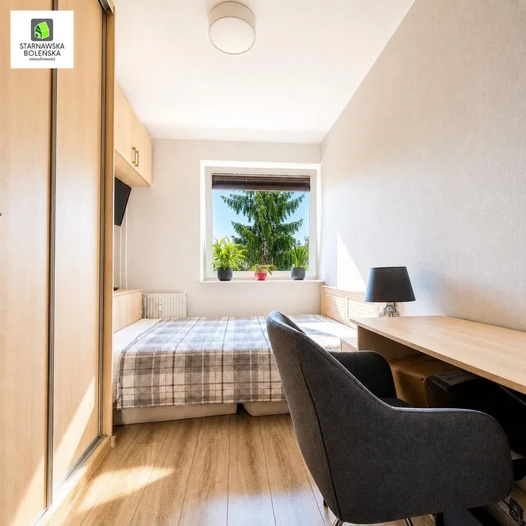 Chambre; lumière naturelle, parquet
