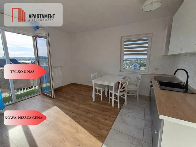 Cucina; elettrodomestici, pavimento in legno, pavimento in piastrelle, luce naturale, ristrutturato