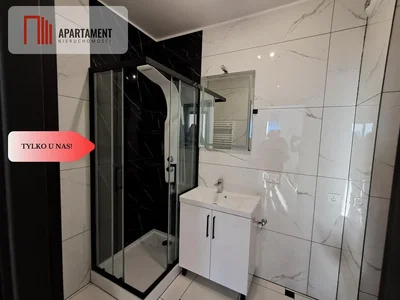 Kúpeľňa; dlažba, po rekonštrukcii, prirodzené svetlo
