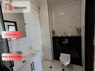 Toaleta; dlažba, po rekonštrukcii, prirodzené svetlo