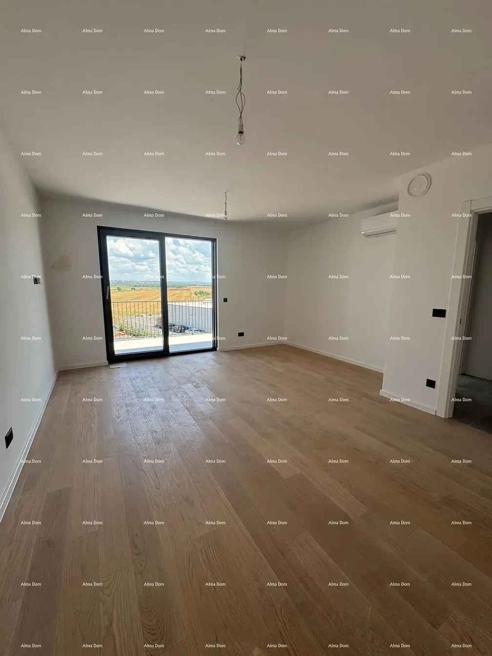 Wohnzimmer; holzboden, tageslicht, blick