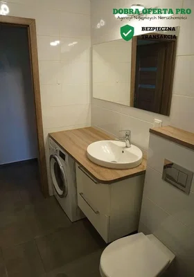 Toilet; tegelvloer, gerenoveerd