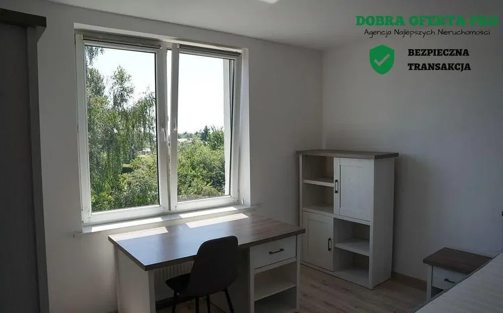 Slaapkamer; natuurlijk licht, houten vloer, uitzicht