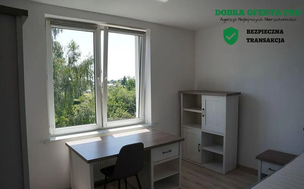 Slaapkamer; natuurlijk licht, houten vloer, uitzicht