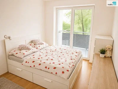 Camera da letto; pavimento in legno, luce naturale