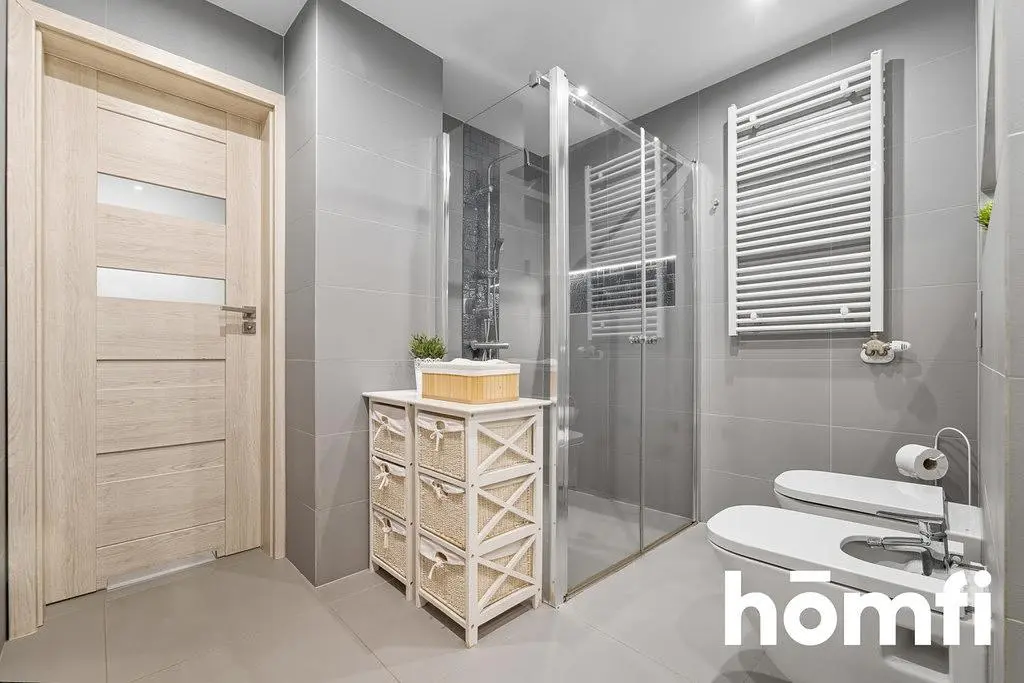 Toilette; pavimento in piastrelle, ristrutturato, luce naturale