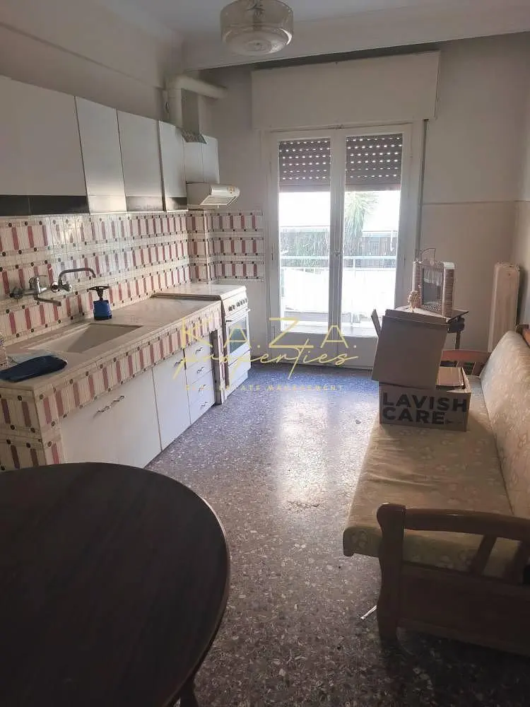 Cuisine; nécessite rénovation, lumière naturelle
