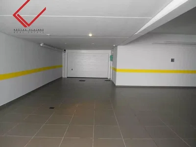 Cantina; pavimento in piastrelle