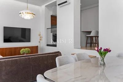 Soggiorno; stile moderno, luce naturale, pavimento in legno