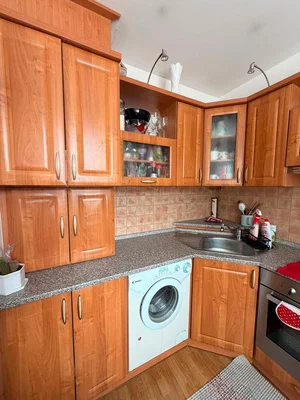Cuisine; électroménager, parquet, carrelage, nécessite rénovation