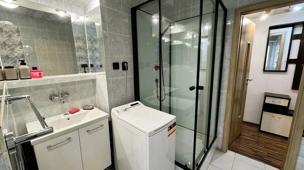 Badezimmer; fliesenboden, renoviert, tageslicht