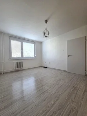 Soggiorno; pavimento in legno, luce naturale