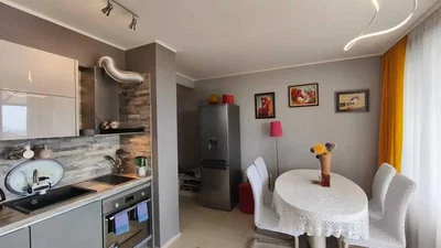 Kuhinja; kuhinjski aparati, prirodno svjetlo, moderni stil