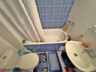 Kupaonica; pločice, potrebna renovacija
