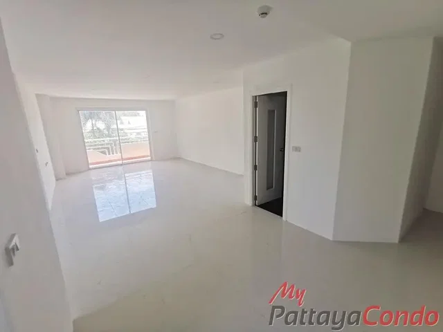 Obývací pokoj; dlažba, přirozené světlo