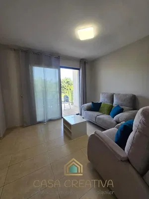 Salon; carrelage, lumière naturelle