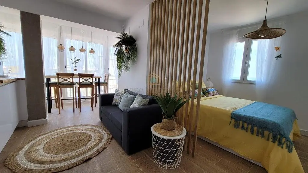 Schlafzimmer; tageslicht, holzboden