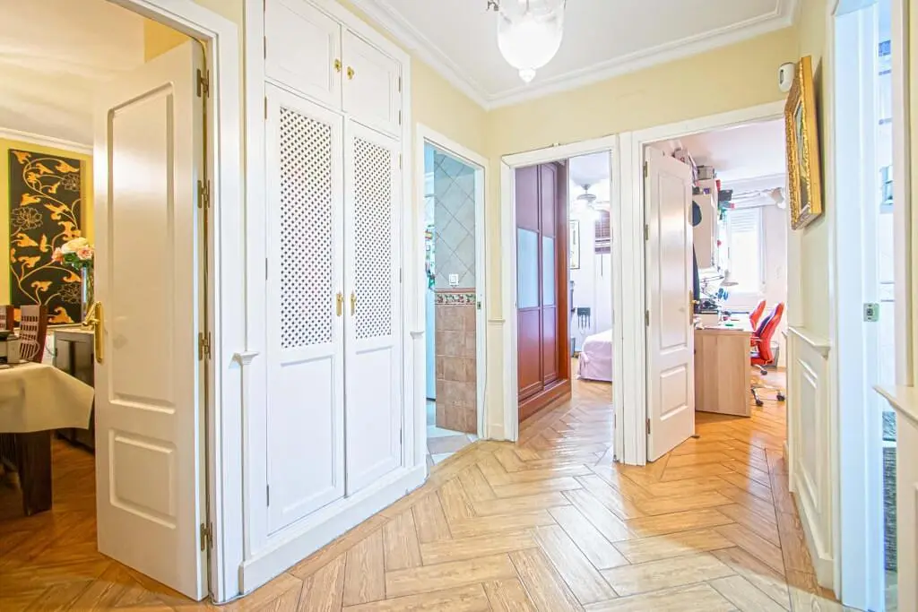 Cloakroom; wood floor, natural light