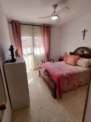 Slaapkamer; natuurlijk licht, houten vloer