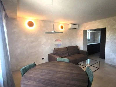 Soggiorno; luce naturale, stile moderno