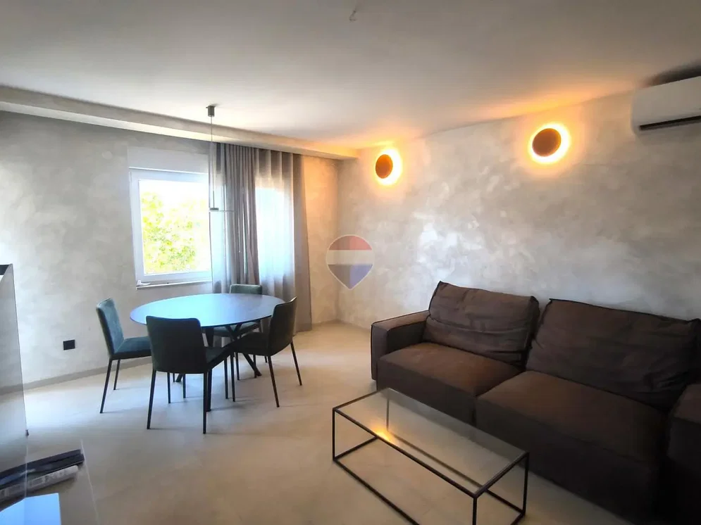 Soggiorno; luce naturale, stile moderno