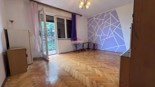 Остало; дрвени под, природно светло