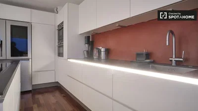 Küche; küchengeräte, holzboden, tageslicht