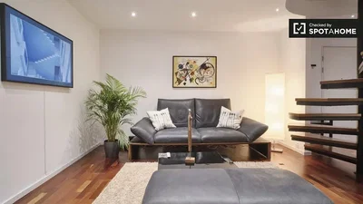 Wohnzimmer; holzboden, tageslicht, moderner stil