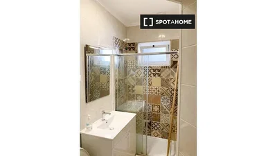 Badezimmer; fliesenboden, renoviert, tageslicht