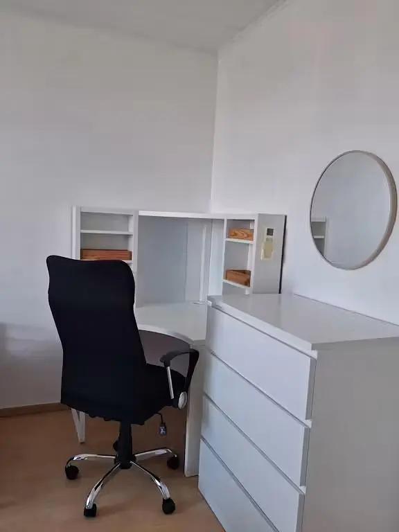 Chambre d'enfant; parquet, lumière naturelle