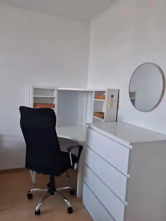 Chambre d'enfant; parquet, lumière naturelle