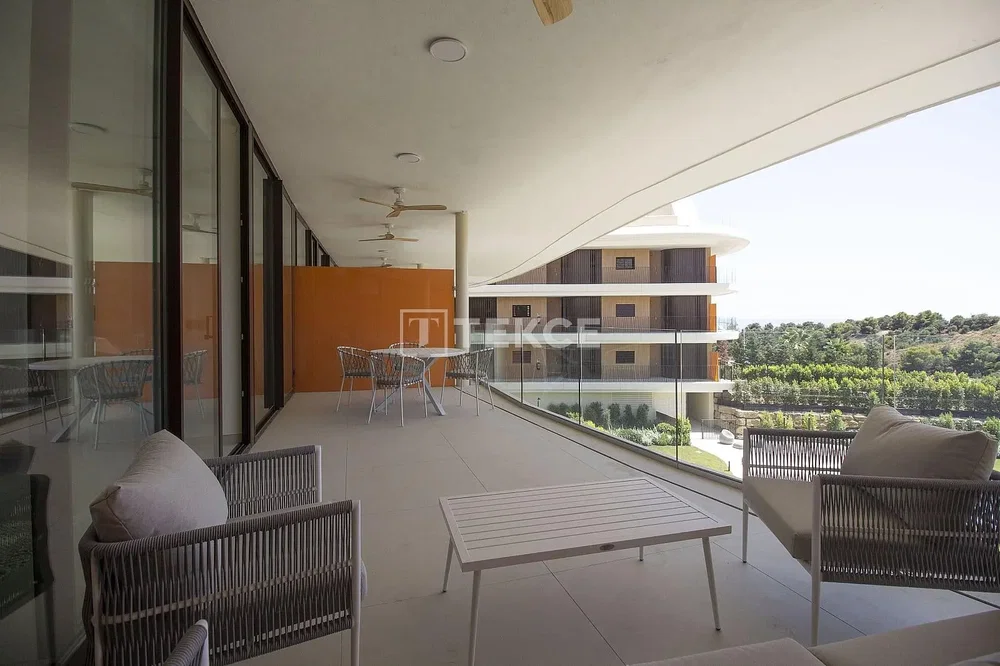 Balcony; view, natural light
